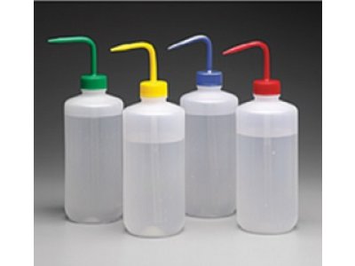 颜色标记的洗瓶，低密度聚乙烯瓶体；聚丙烯螺旋盖/杆和吸管，500mL容量，蓝色