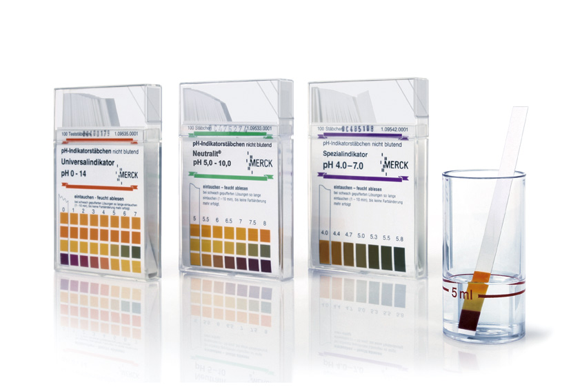 pH试纸 with Acilit® (pH 0.5-5.0), Neutralit® (pH 5.5-9.0), Alkalit®  (9.5-13.0), 3 <em>rolls</em> (of 4.8 m) and colour scale