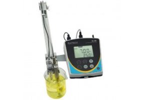 Eutech <em>PC</em>700 pH/电导率多参数测量仪