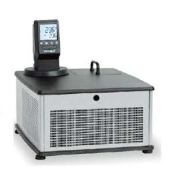 <em>配备</em>MX温度控制器的制冷循环水浴